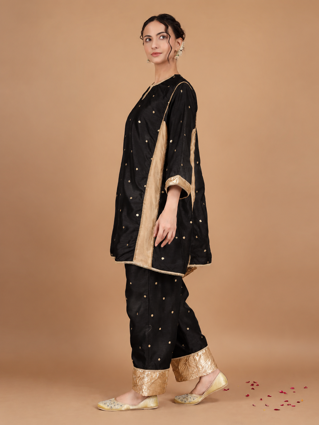 Black Rose Embroidered Kurta Set - Set of 2